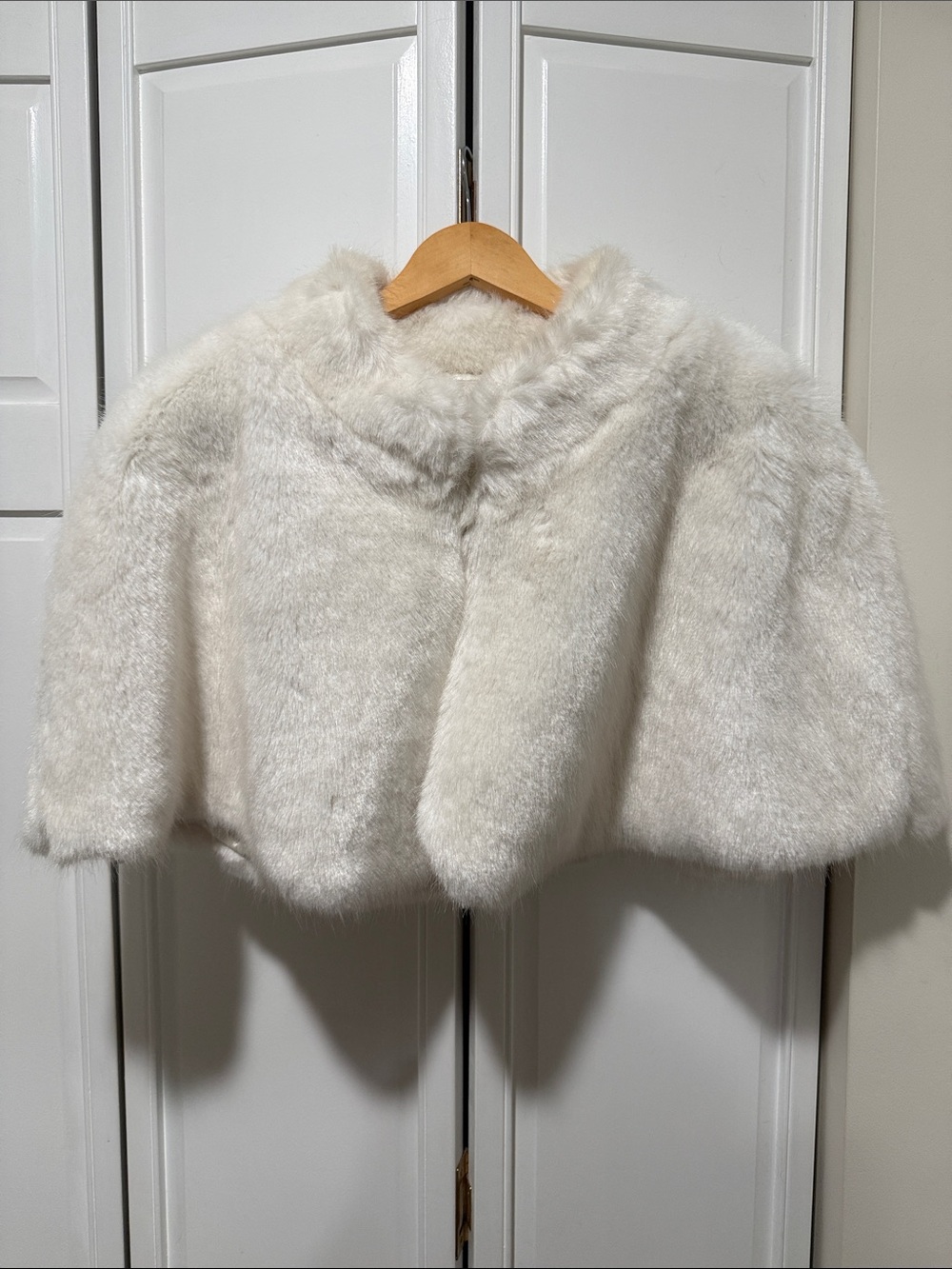 David's Bridal Ivory Faux Fur Capelet Shrug